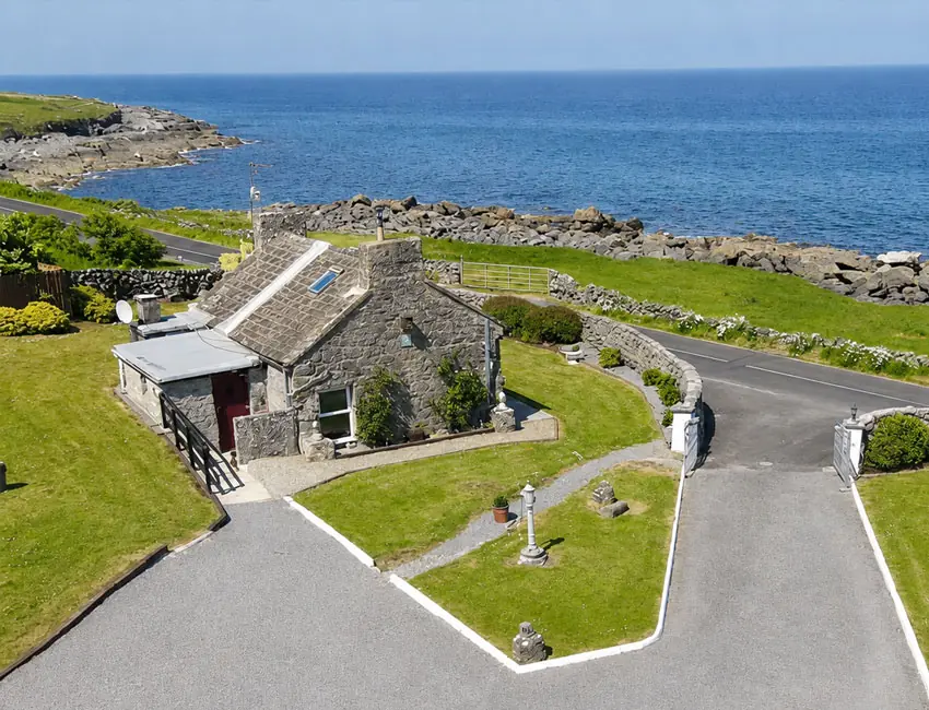 Seascape Cottage beside the Atlantic in Fanore